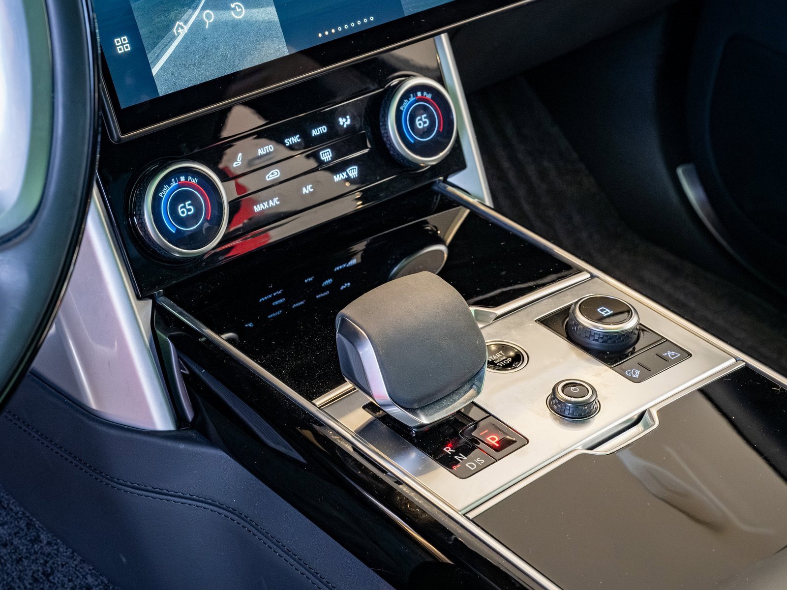 Used 2023 Land Rover Range Rover SE image 19