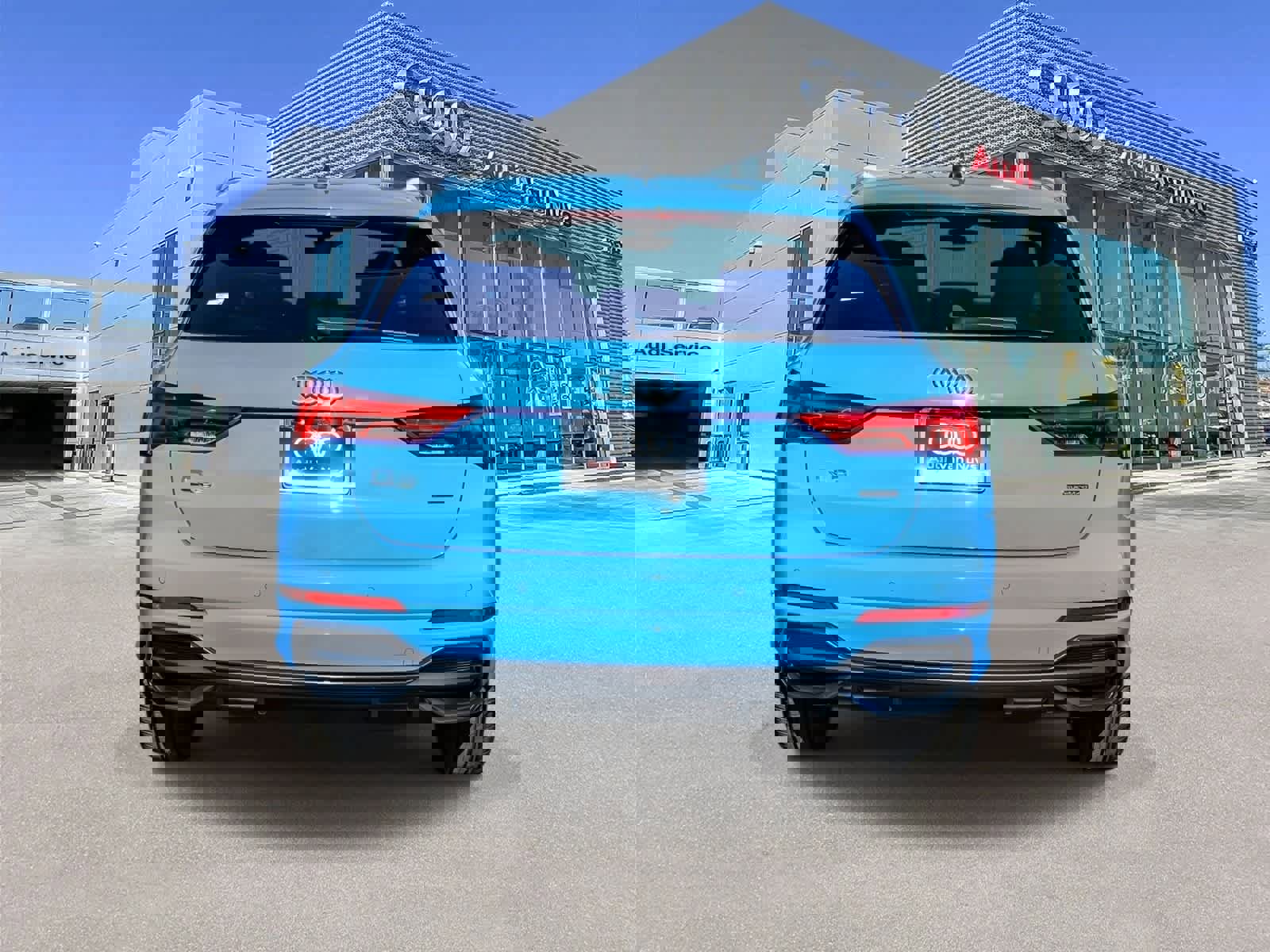 Used 2022 Audi Q3 2.0T Premium image 3