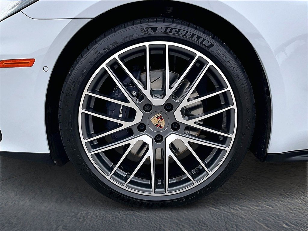 Used 2025 Porsche Panamera image 11
