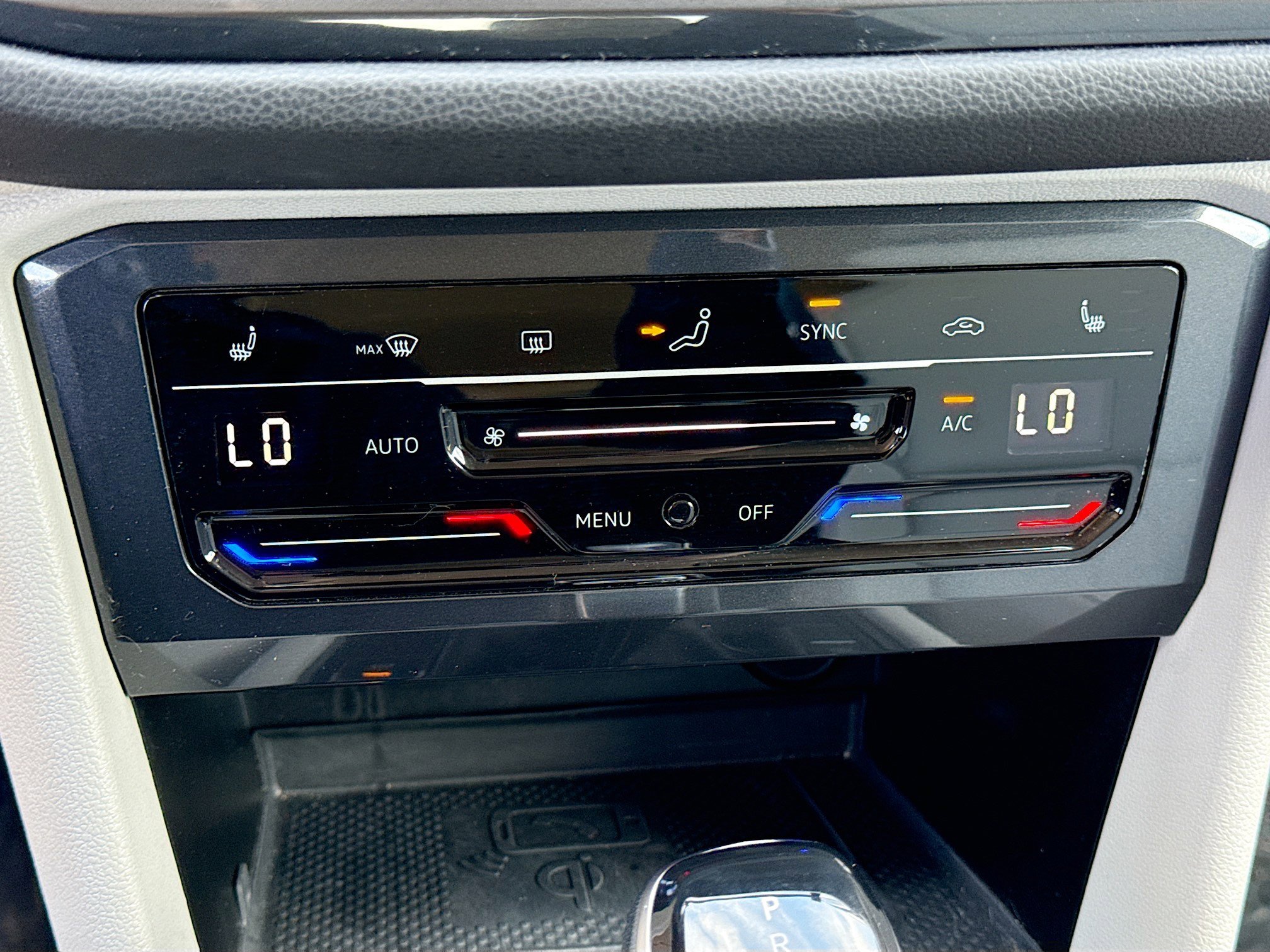 Used 2022 Volkswagen Tiguan SE image 35