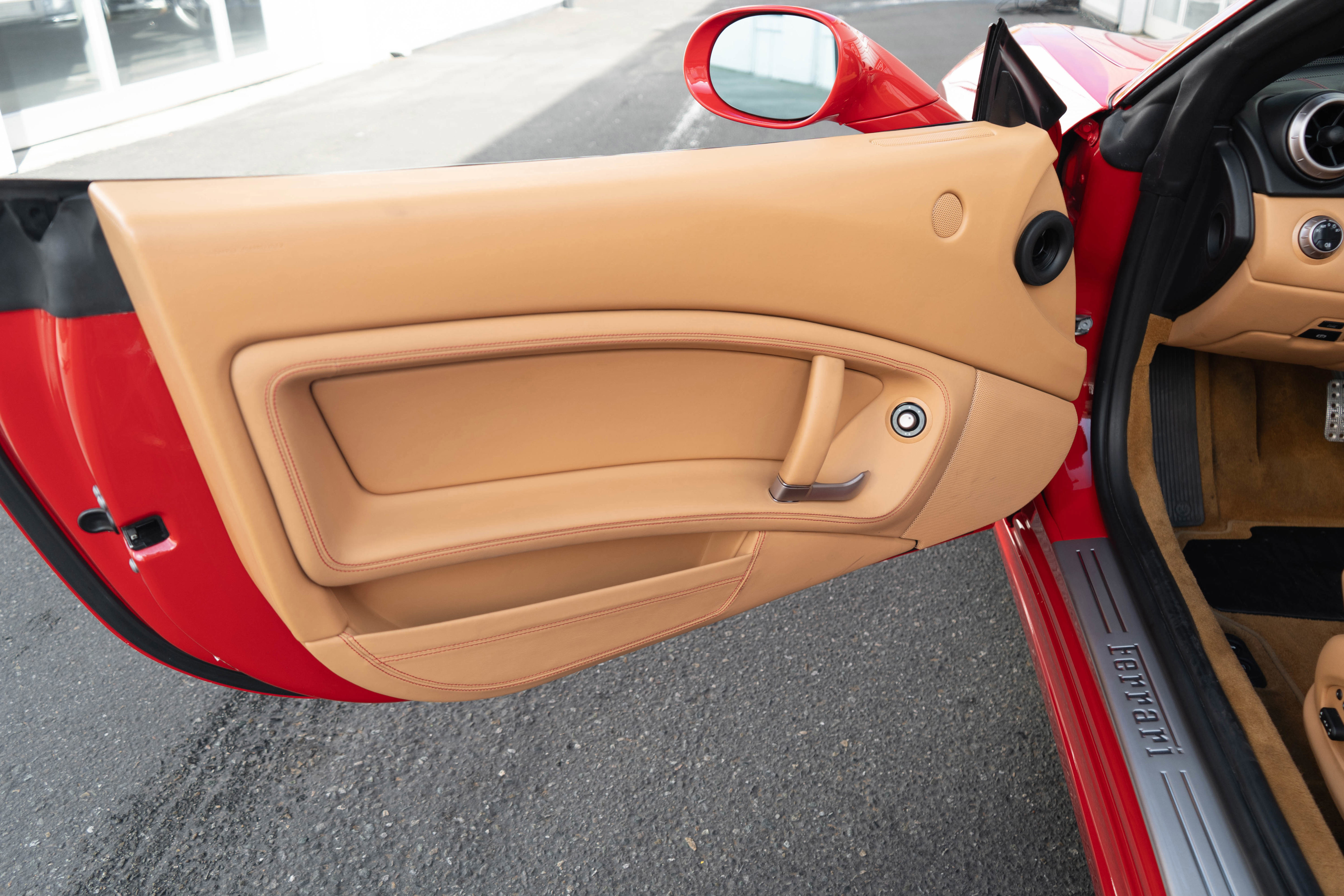 Used 2010 Ferrari California RWD image 12