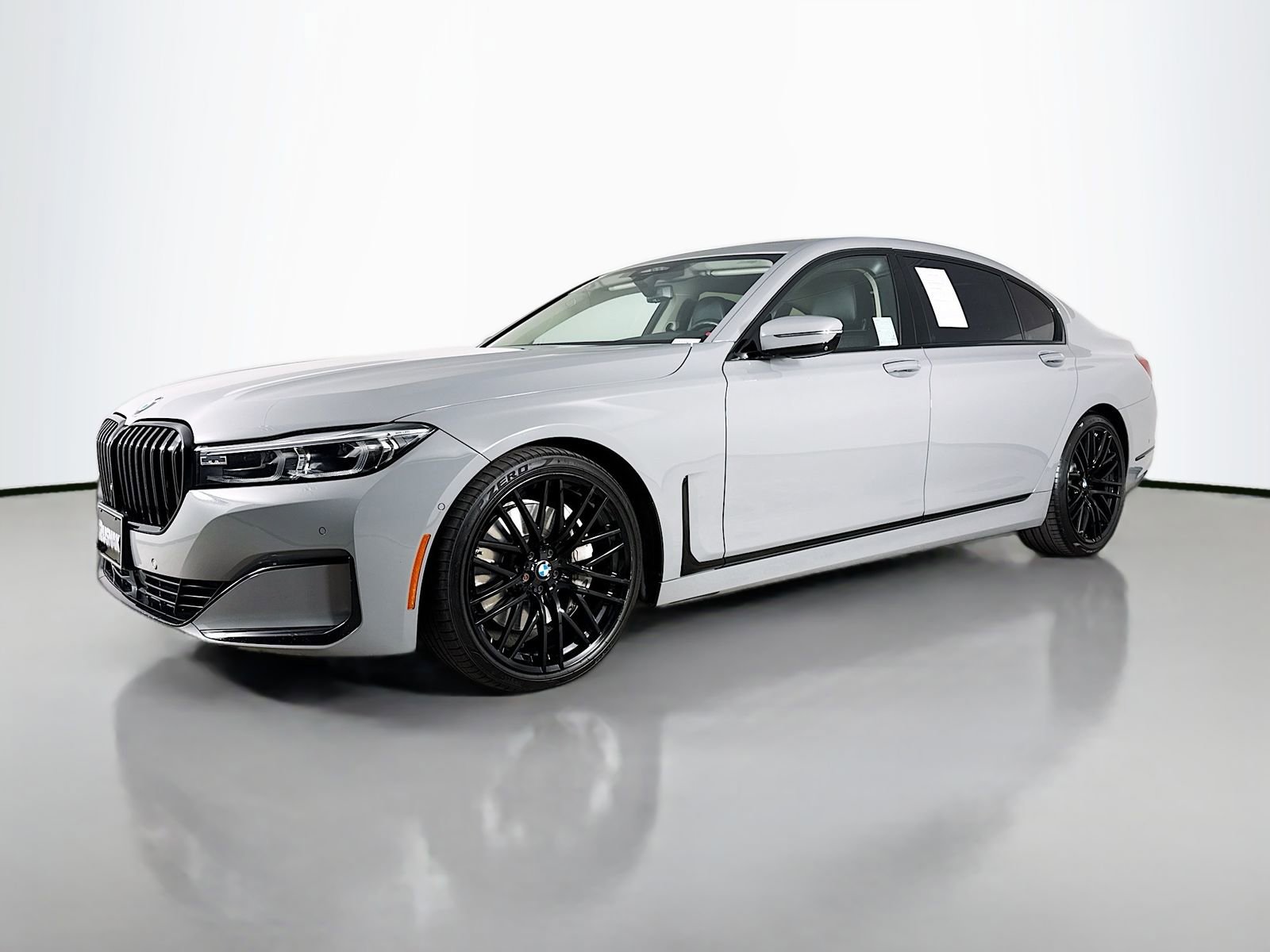 Used 2021 BMW 750i xDrive w/ Executive Package image 3