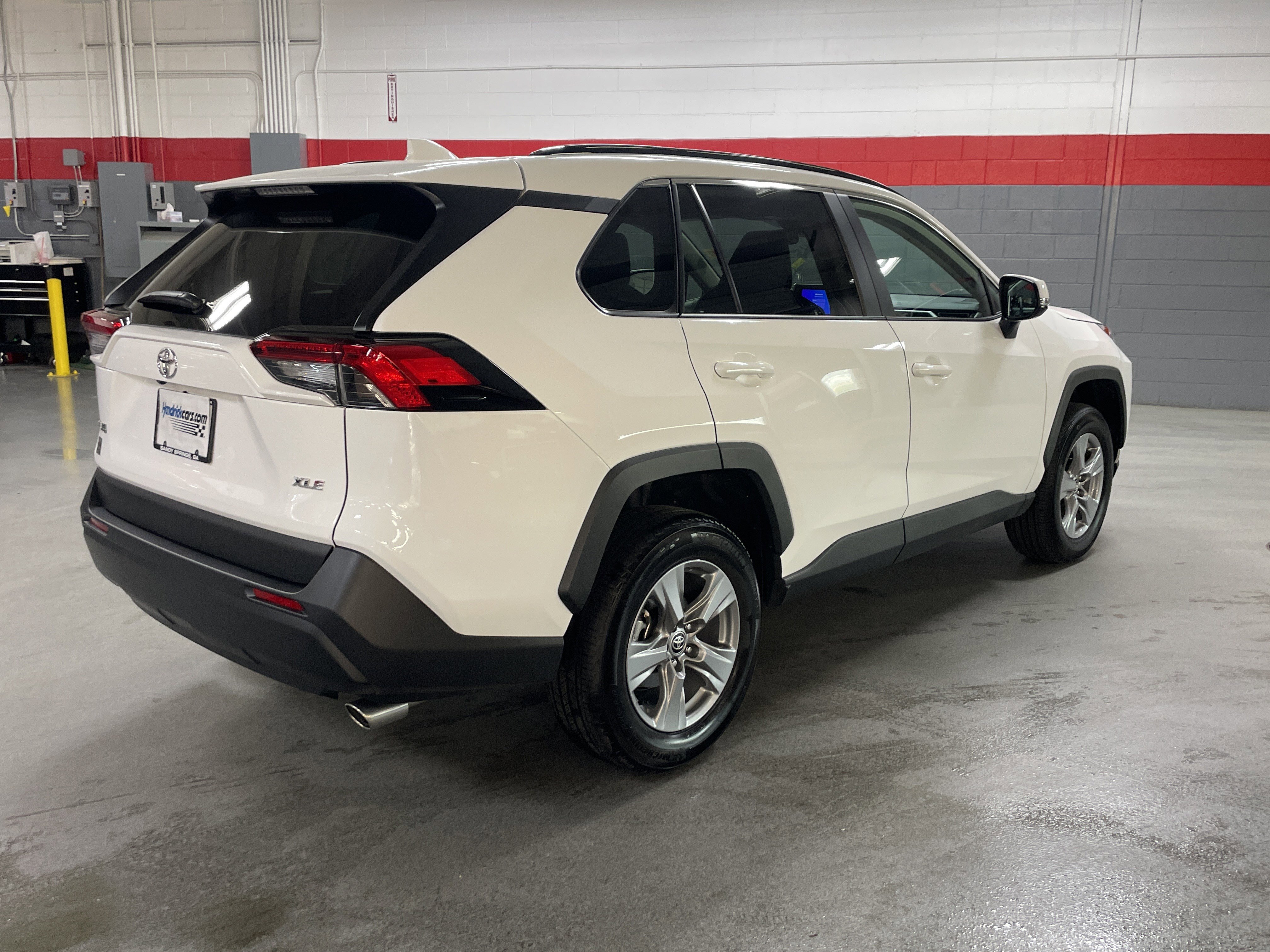 Used 2025 Toyota RAV4 XLE w/ Convenience Package image 10