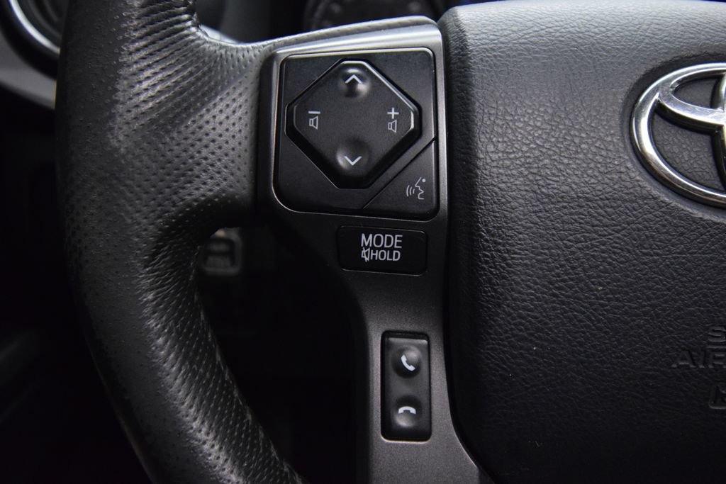 Used 2018 Toyota Tacoma TRD Sport AWD/4WD image 31