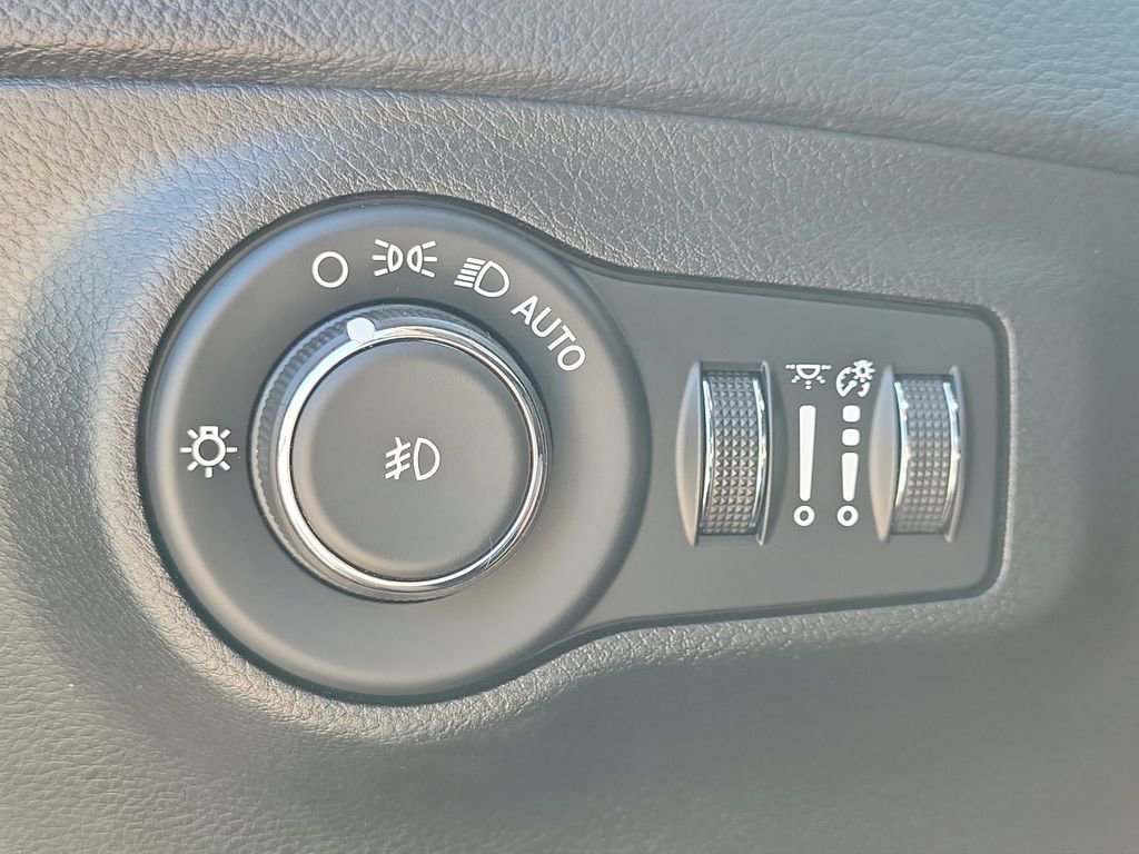 Used 2020 Jeep Compass Limited image 31