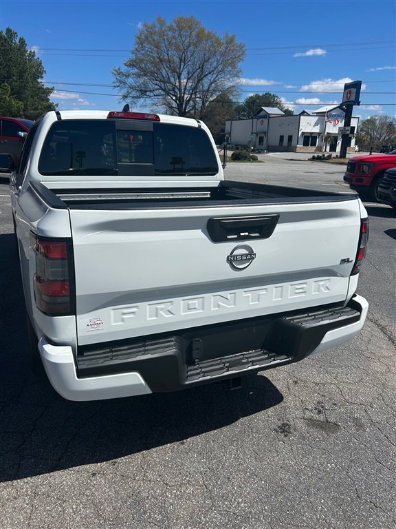 Used 2024 Nissan Frontier SL RWD image 4