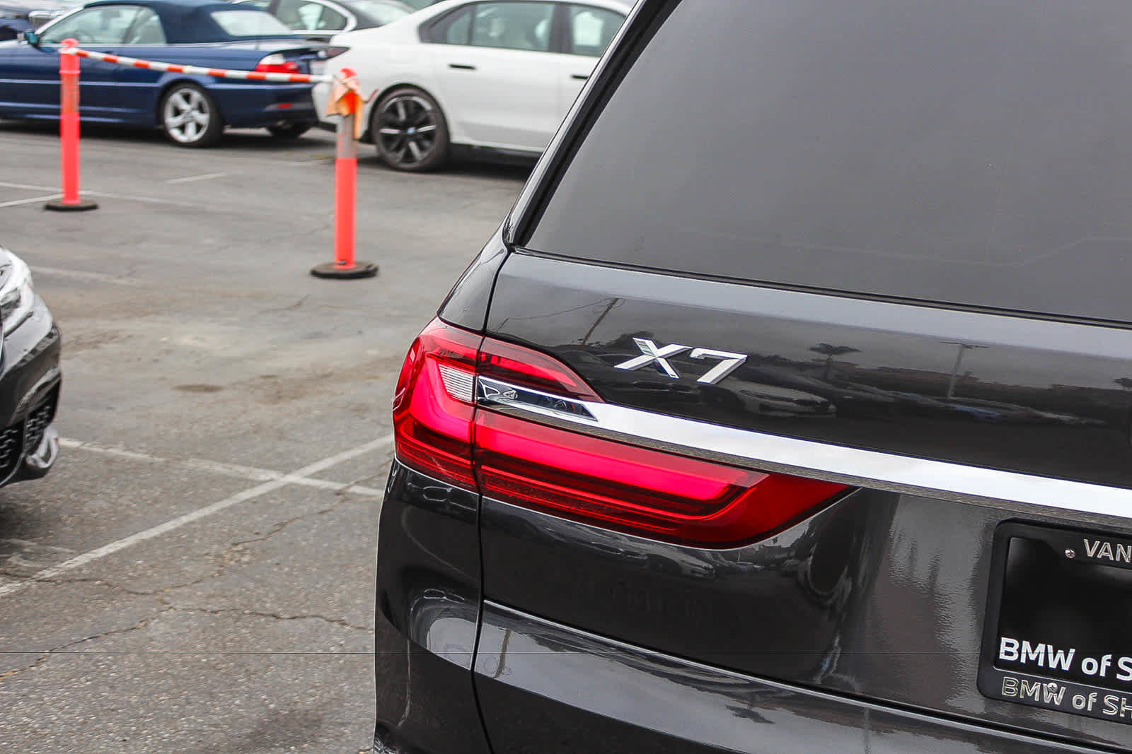Used 2022 BMW X7 xDrive40i w/ Premium Package AWD/4WD image 7