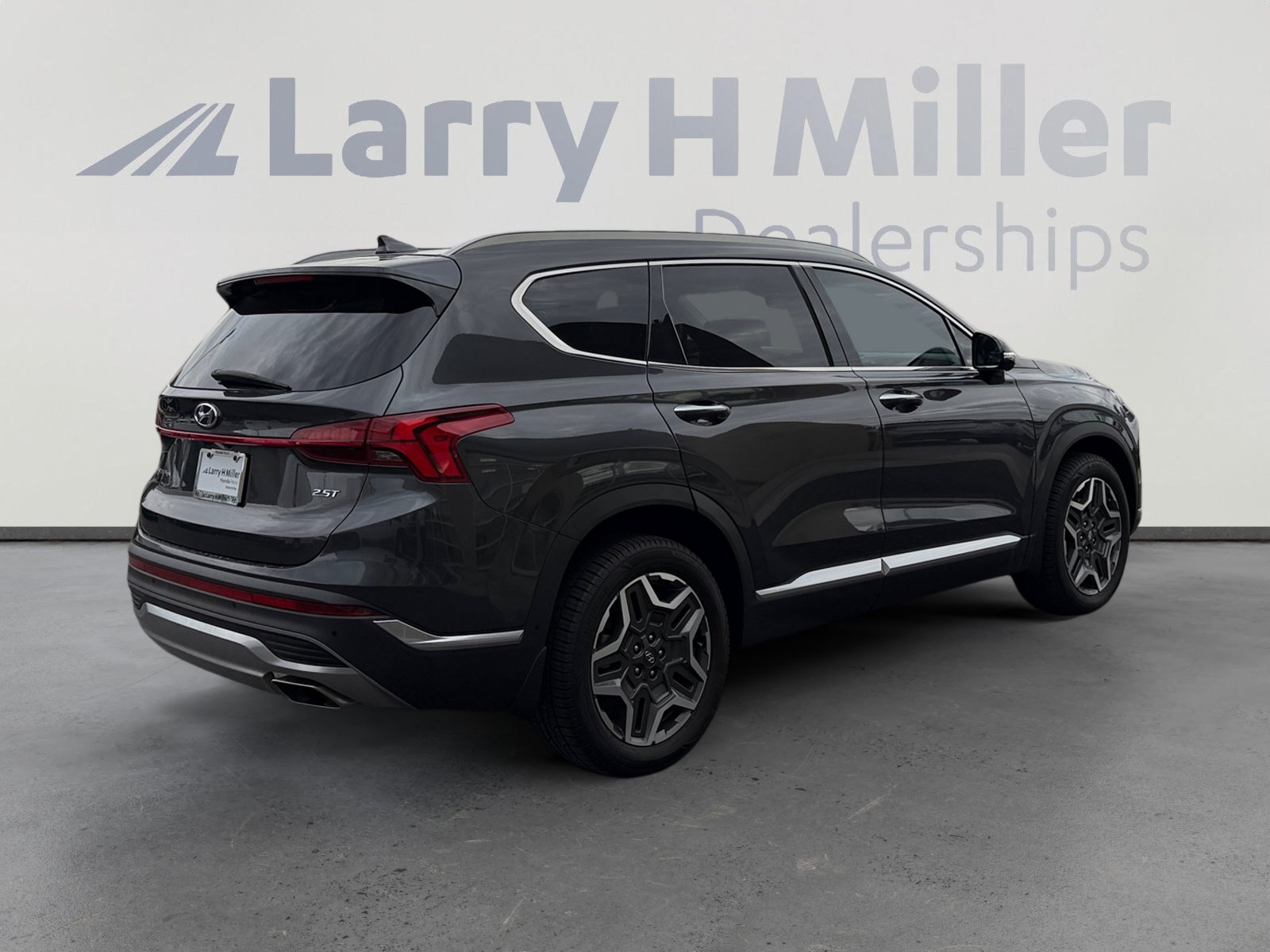 Used 2022 Hyundai Santa Fe Limited FWD image 5