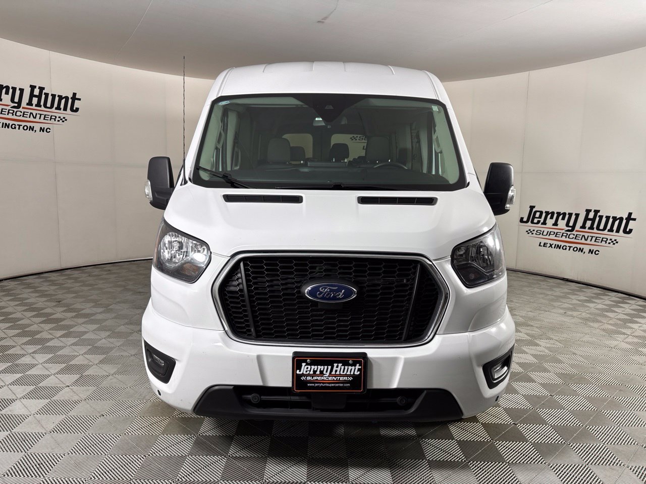 Used 2025 Ford Transit 350 XLT RWD image 2