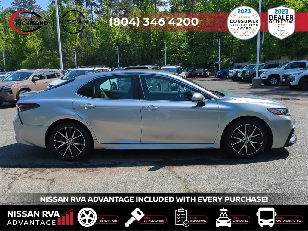 Used 2022 Toyota Camry SE image 4