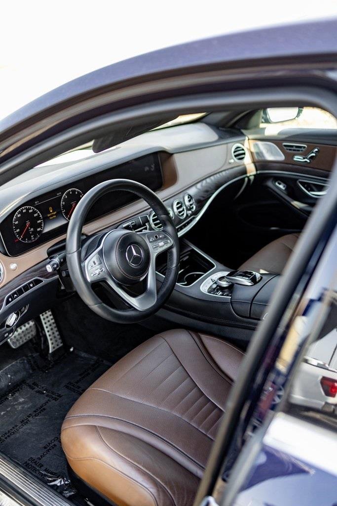 Used 2018 Mercedes-Benz S 560 Sedan w/ AMG Line Exterior image 29