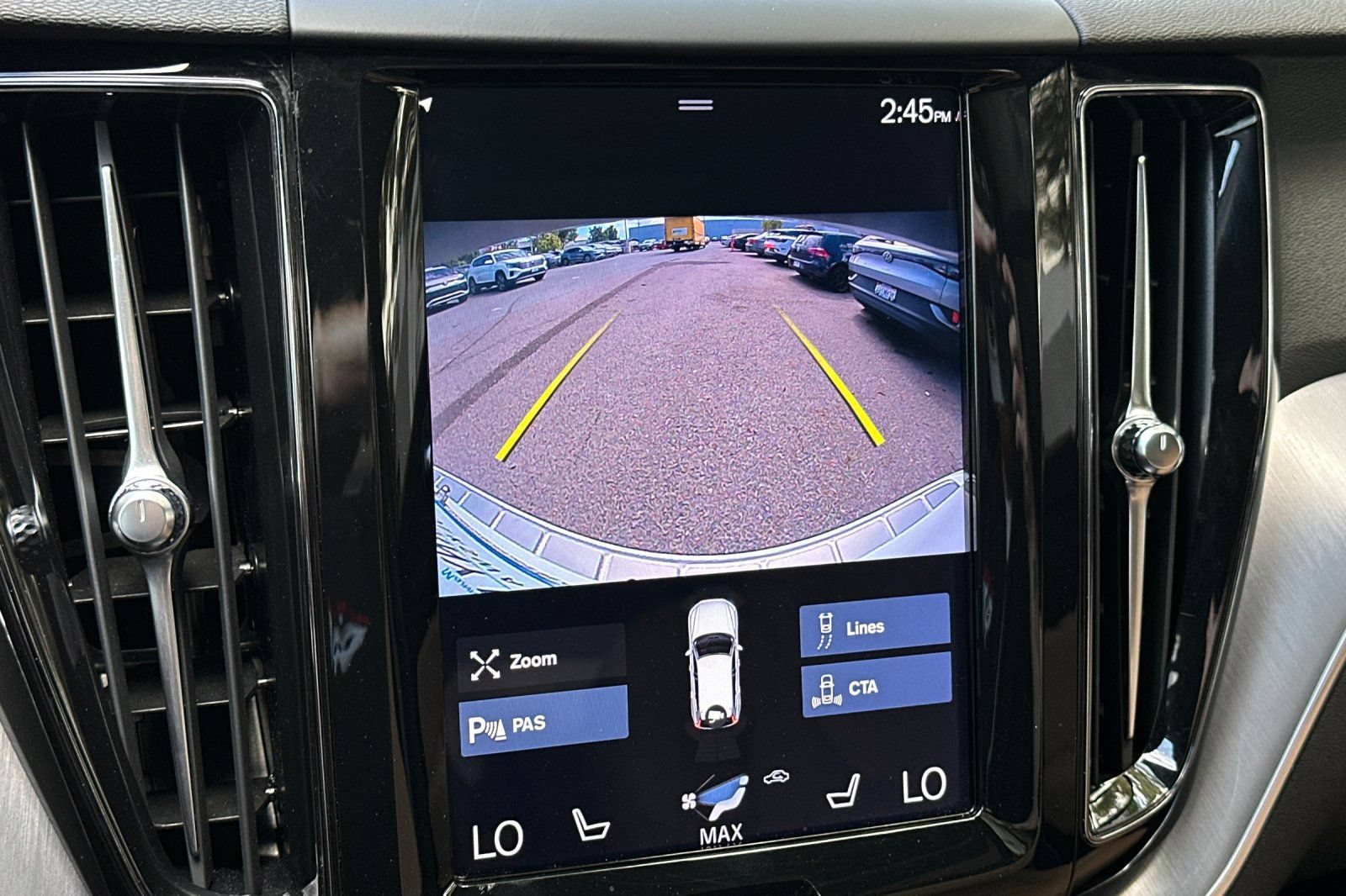 Used 2020 Volvo XC60 T5 Momentum w/ Protection Package Premier FWD image 17