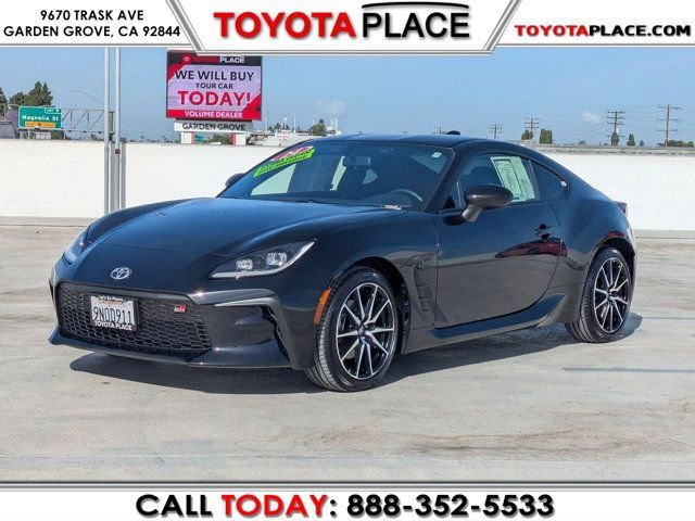 Used 2024 Toyota GR86 image 1