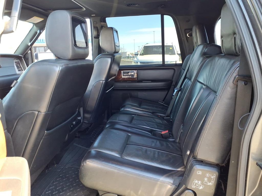Used 2017 Lincoln Navigator L Select RWD image 6