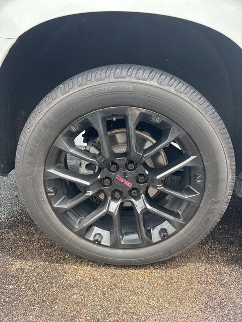 Used 2022 GMC Yukon SLE w/ Gmc Pro Safety Plus Package AWD/4WD image 9