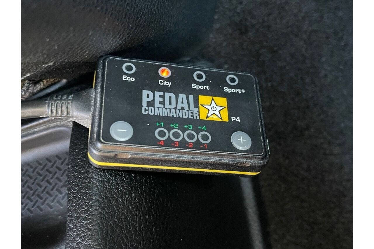 Used 2015 Jeep Wrangler Unlimited Sahara image 21