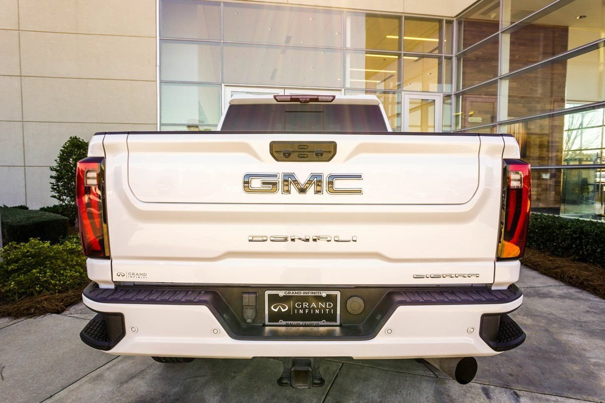Used 2024 GMC Sierra 2500 Denali Ultimate AWD/4WD image 11