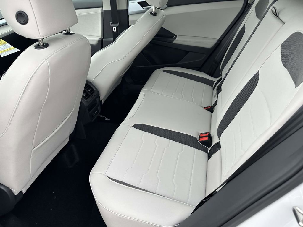 New 2026 Volkswagen Taos SE image 8