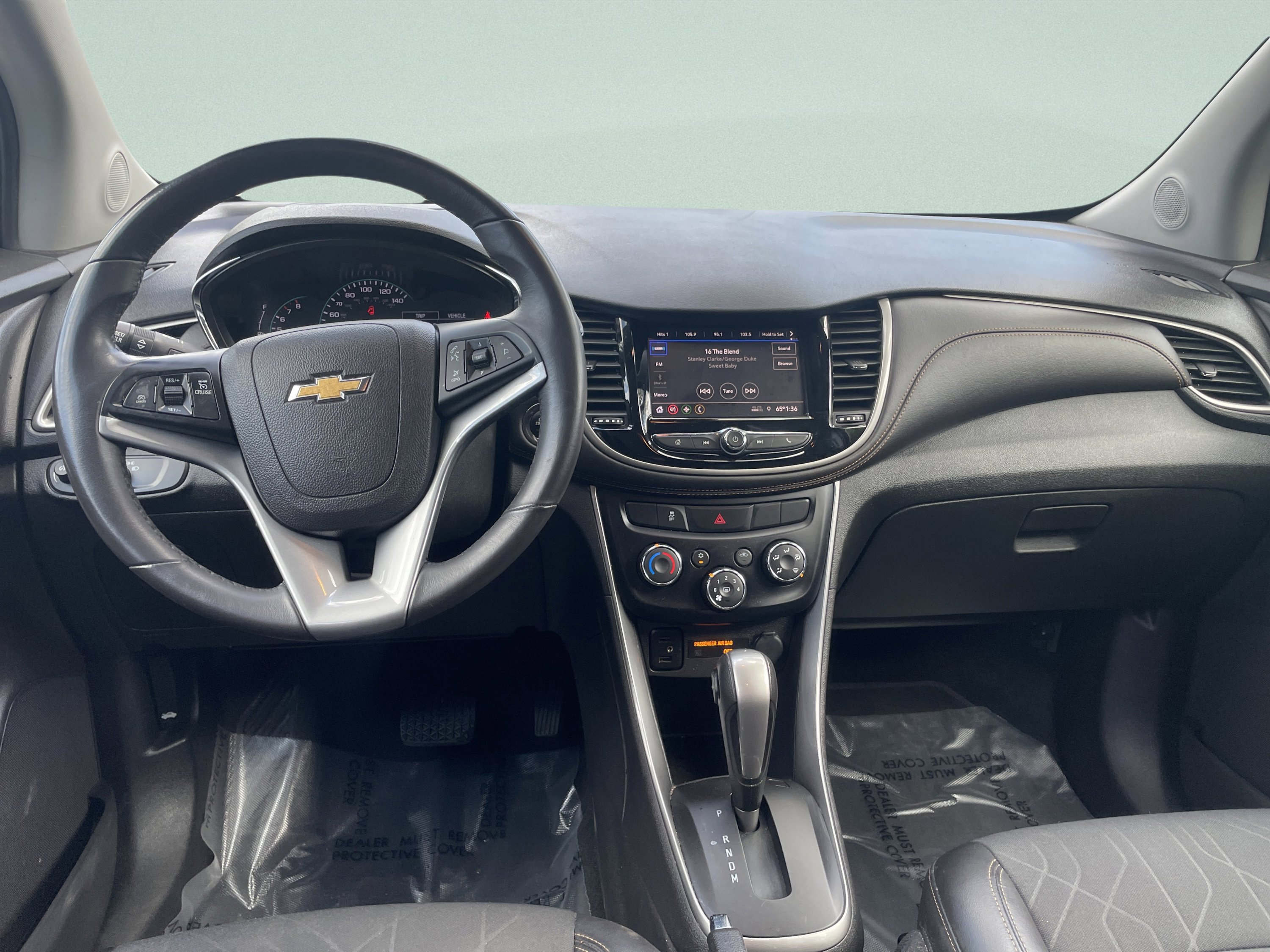 Used 2020 Chevrolet Trax LT w/ LT Convenience Package image 17