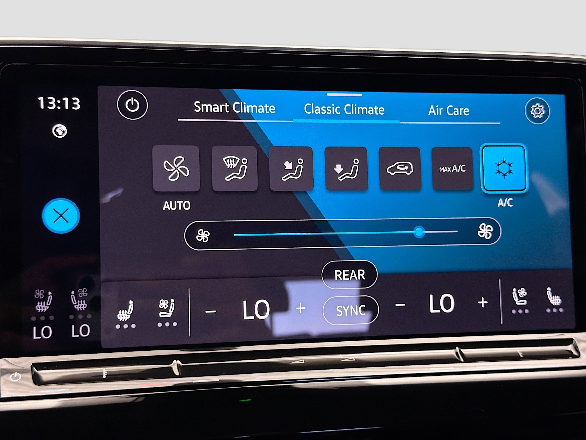 Used 2024 Volkswagen Atlas SE AWD/4WD image 10