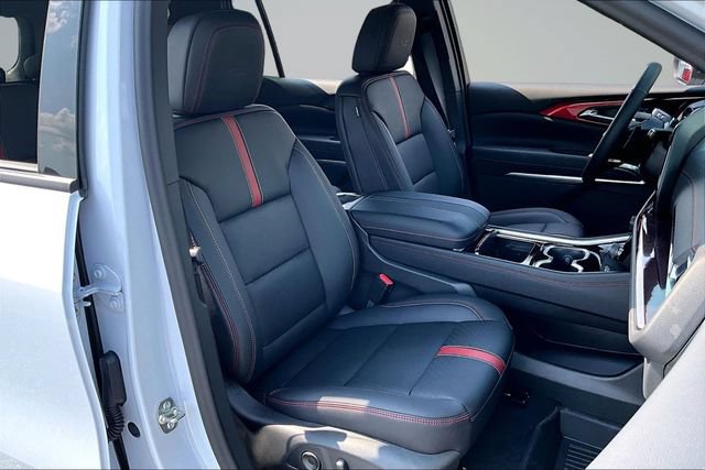 New 2026 Chevrolet Traverse RS w/ LPO, Floor Liner Package FWD image 11