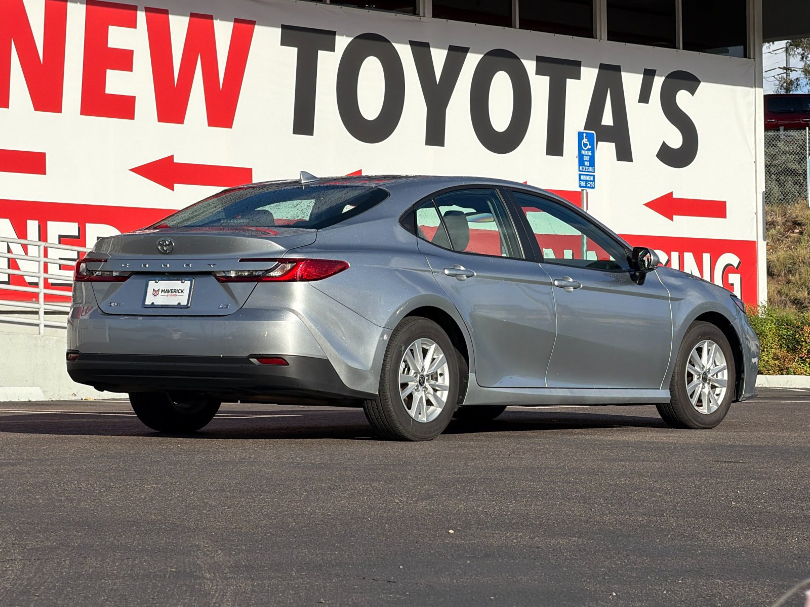 Used 2025 Toyota Camry LE FWD image 5