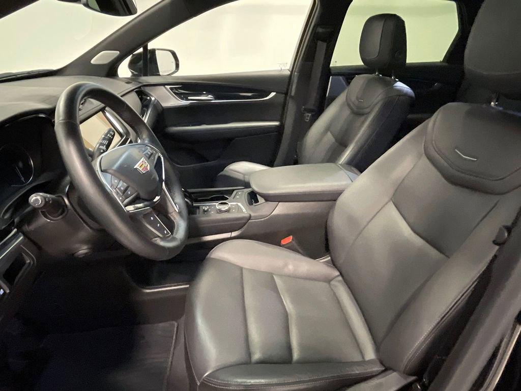 Used 2025 Cadillac XT5 Premium Luxury image 3