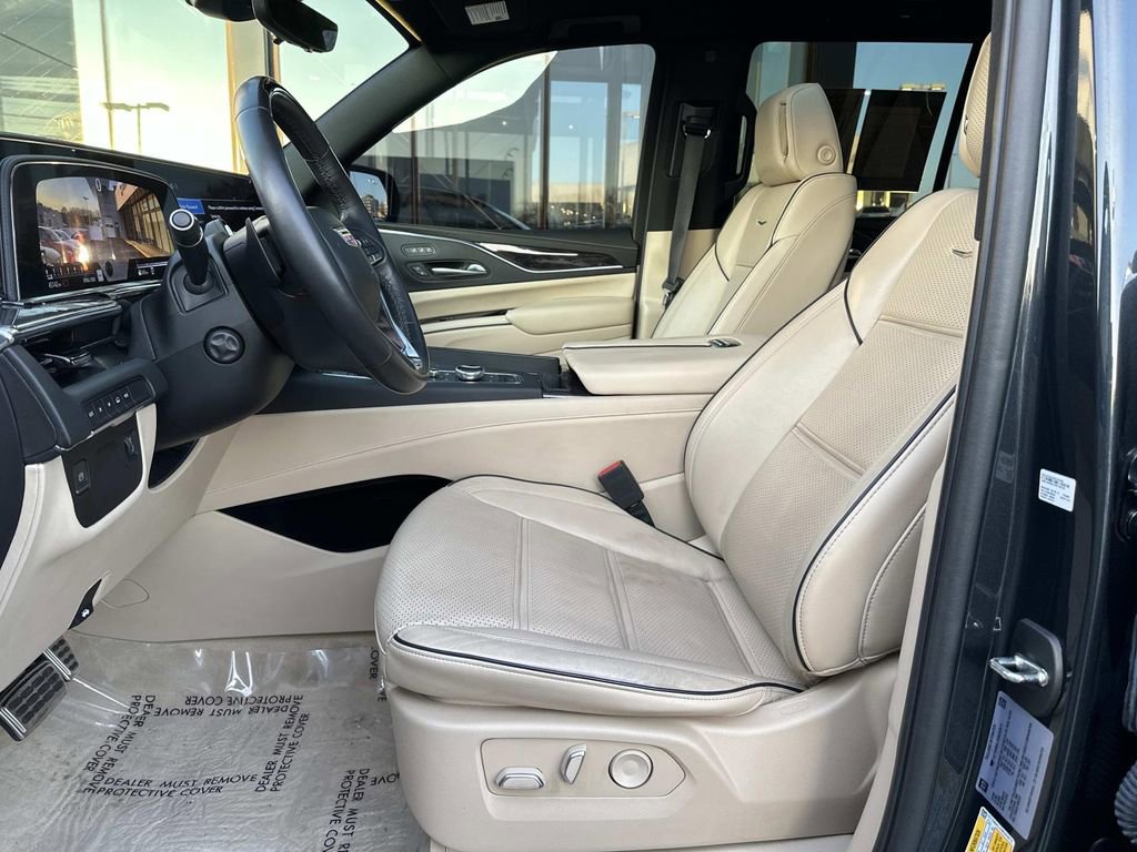 Used 2022 Cadillac Escalade Premium Luxury AWD/4WD image 22