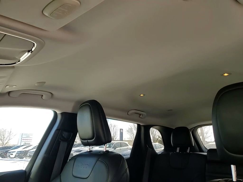 Used 2019 Jeep Cherokee Limited image 33