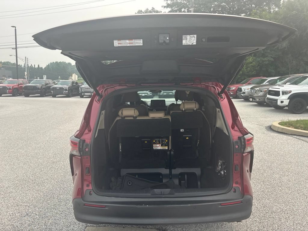 Used 2021 Toyota Sienna XLE FWD image 11