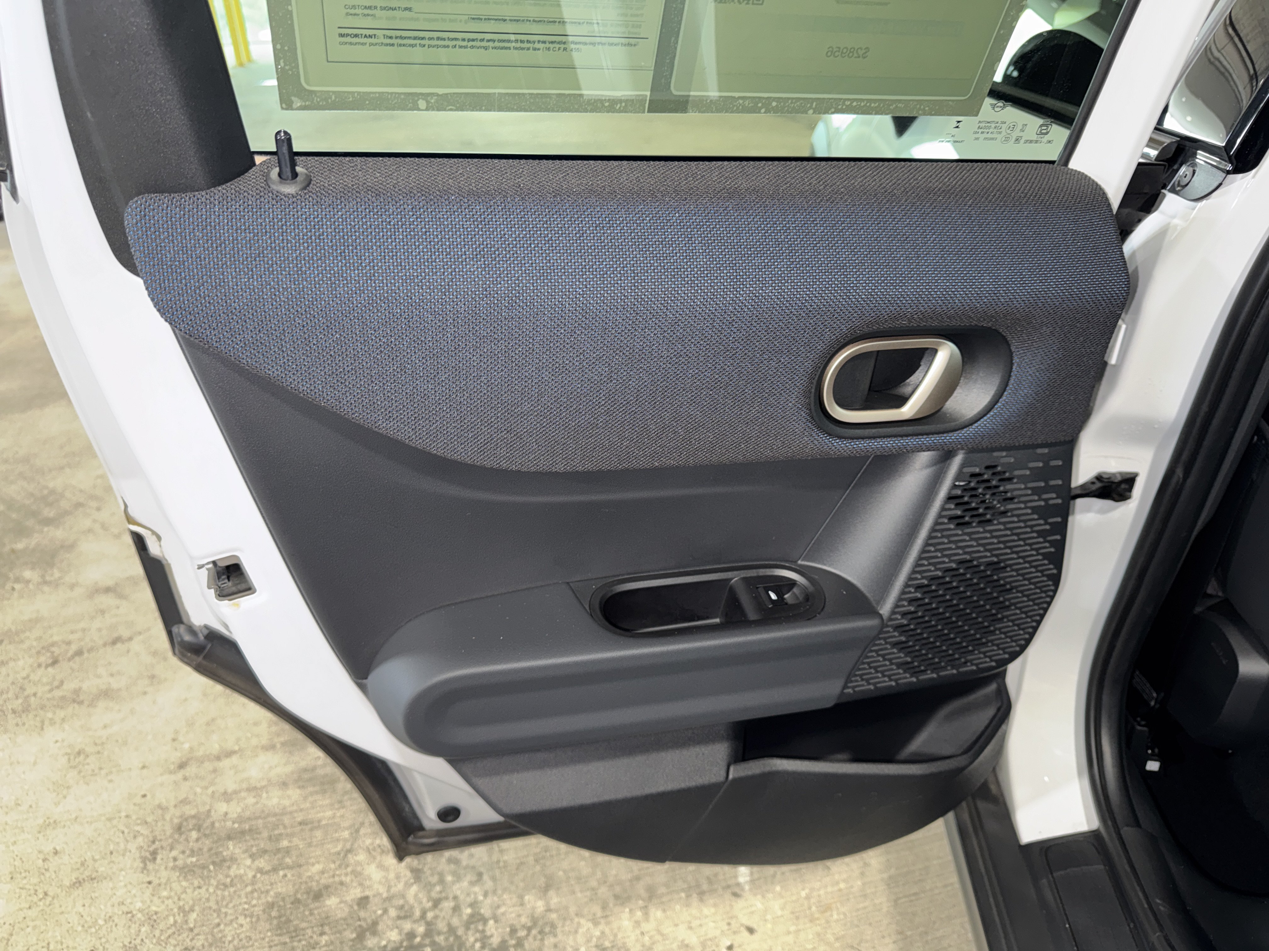 Used 2025 MINI Cooper 4-Door Hardtop FWD image 15