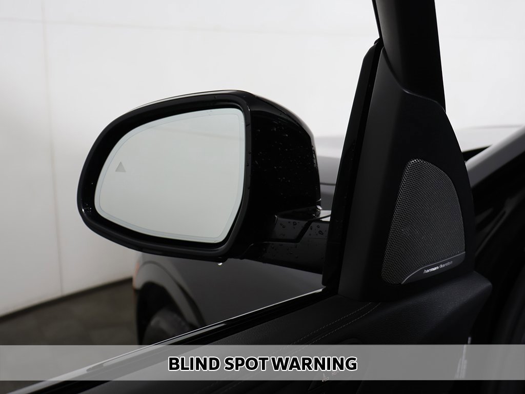 Used 2022 BMW X7 M50i image 8