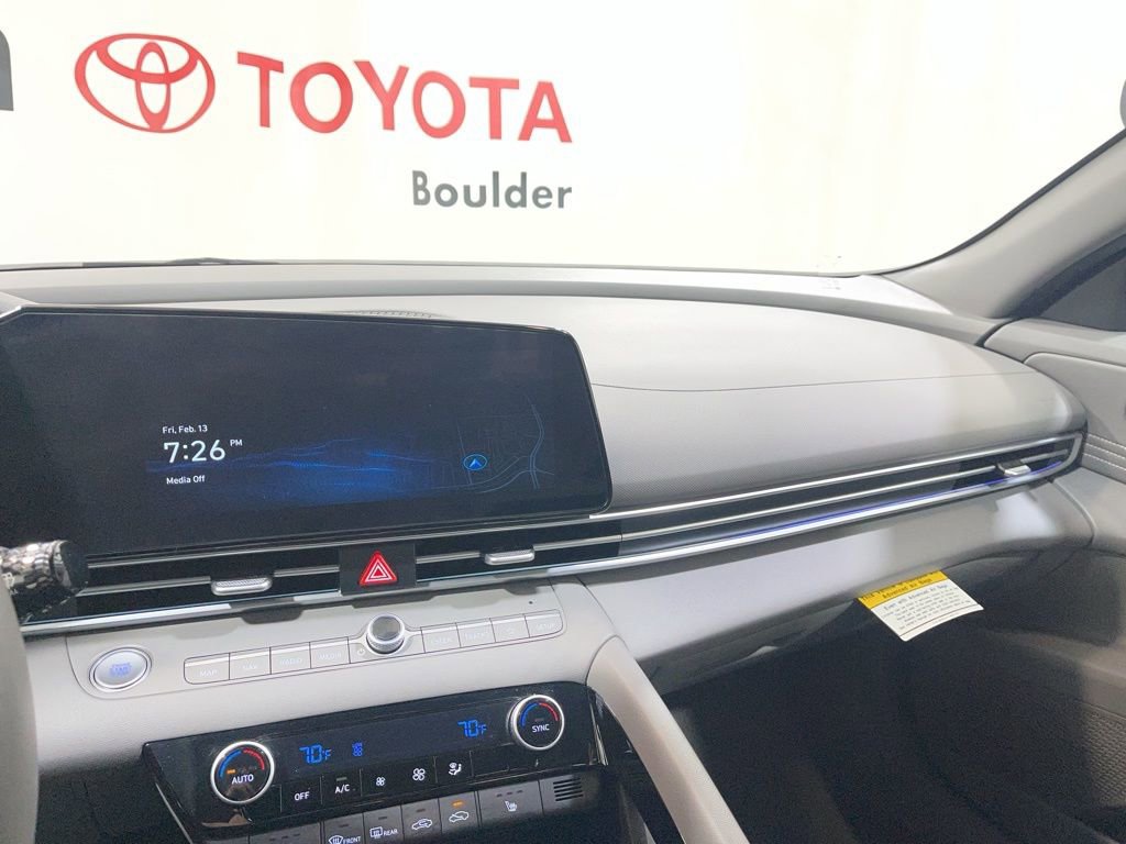 Used 2025 Hyundai Elantra SEL image 24