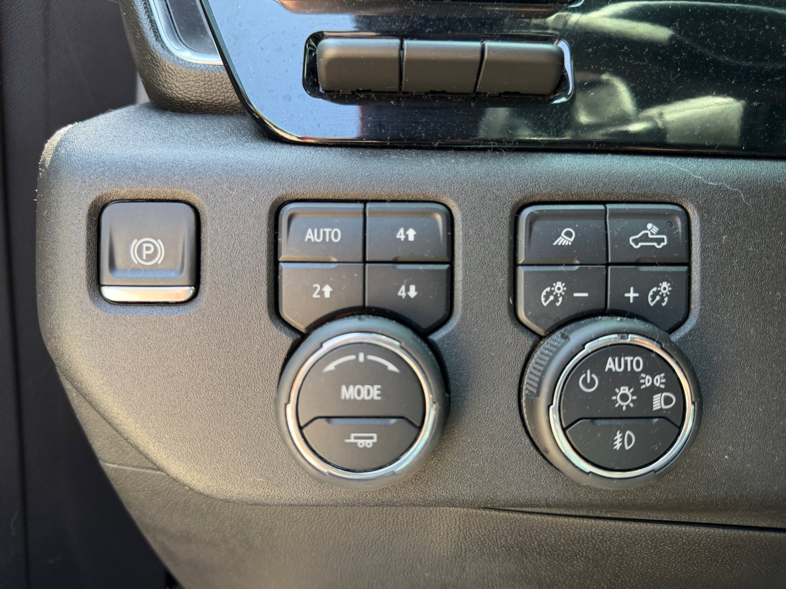 Used 2025 Chevrolet Silverado 1500 High Country w/ Technology Package AWD/4WD image 22