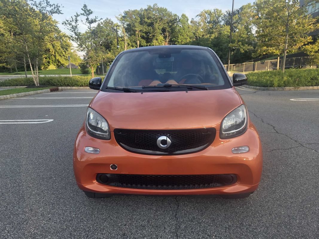 Used 2016 smart fortwo passion RWD image 2