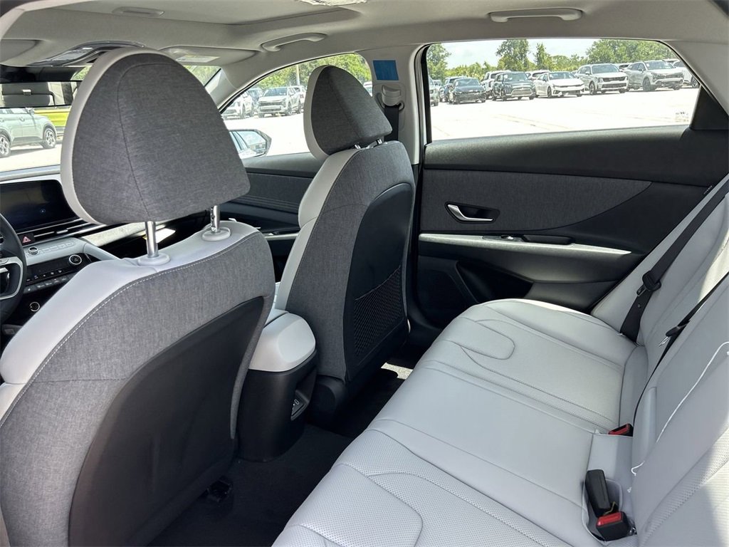 New 2025 Hyundai Elantra Limited image 19