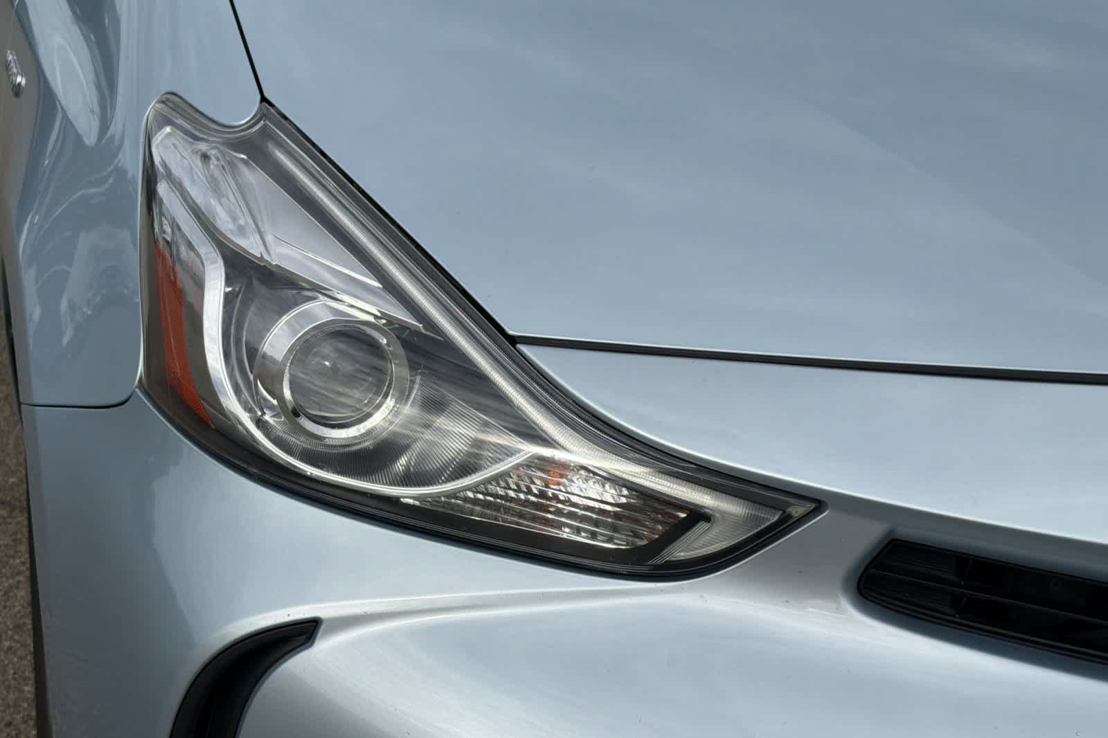 Used 2016 Toyota Prius V Five FWD image 15