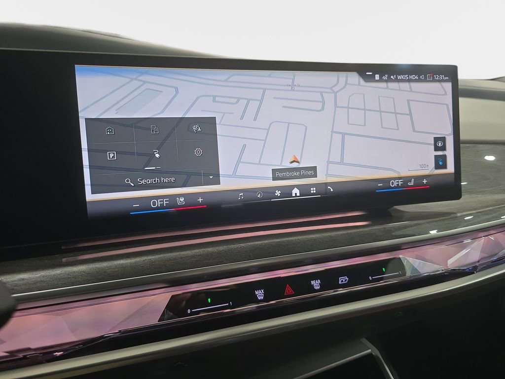 Certified 2023 BMW i7 xDrive60 w/ Executive Package 2 AWD/4WD image 16