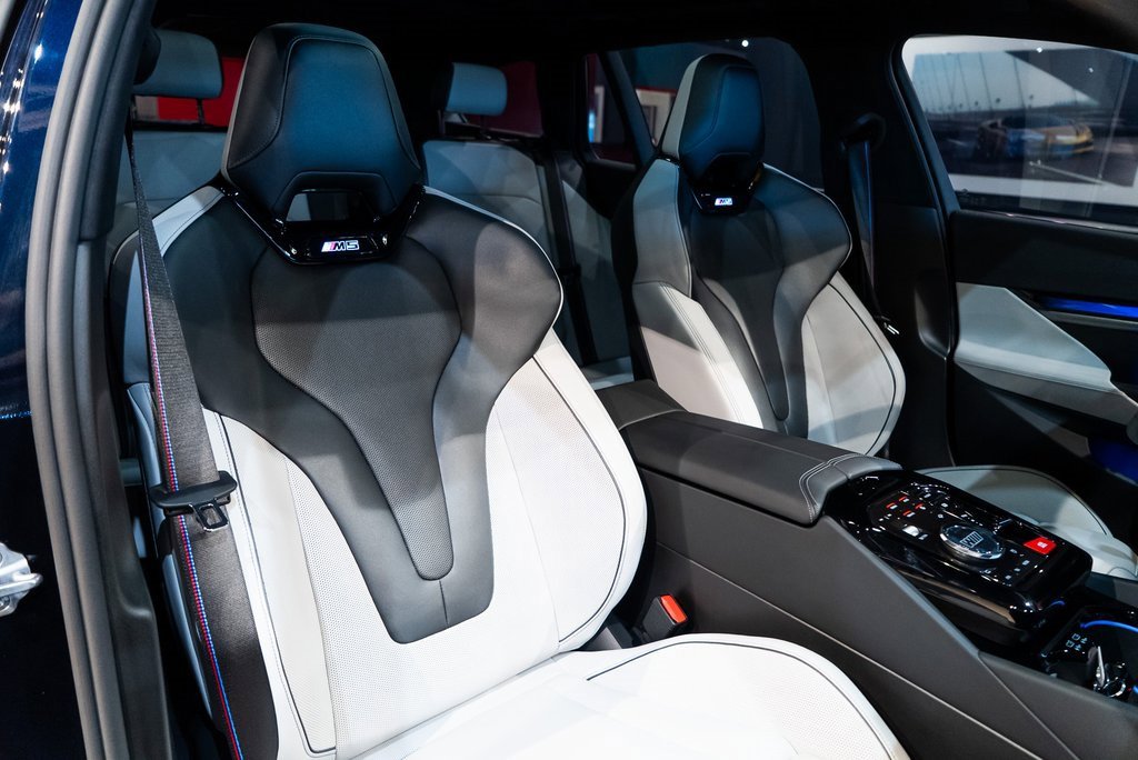 Used 2025 BMW M5 Touring image 39