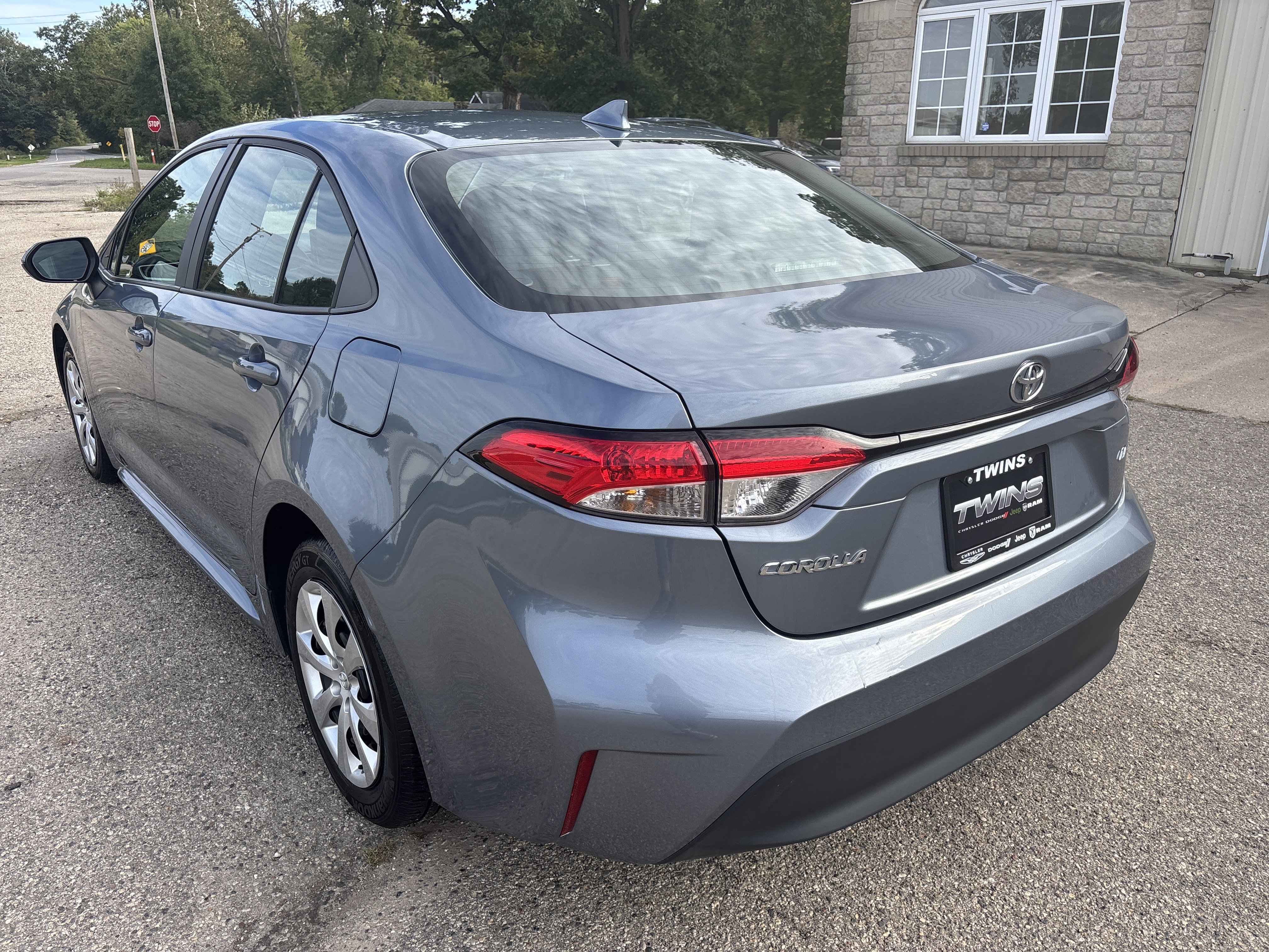 Used 2025 Toyota Corolla LE FWD image 8