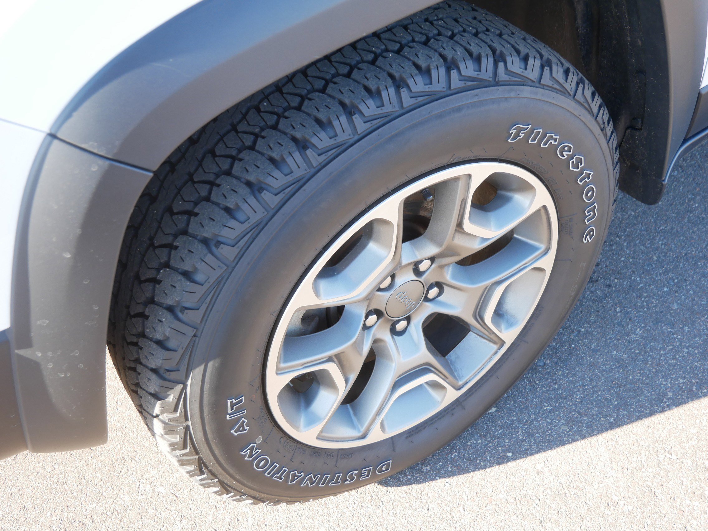 Used 2022 Jeep Cherokee Trailhawk image 16