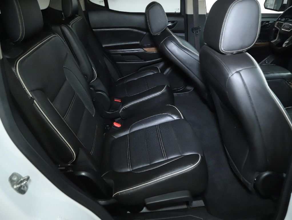 Used 2019 GMC Acadia Denali w/ Technology Package AWD/4WD image 34