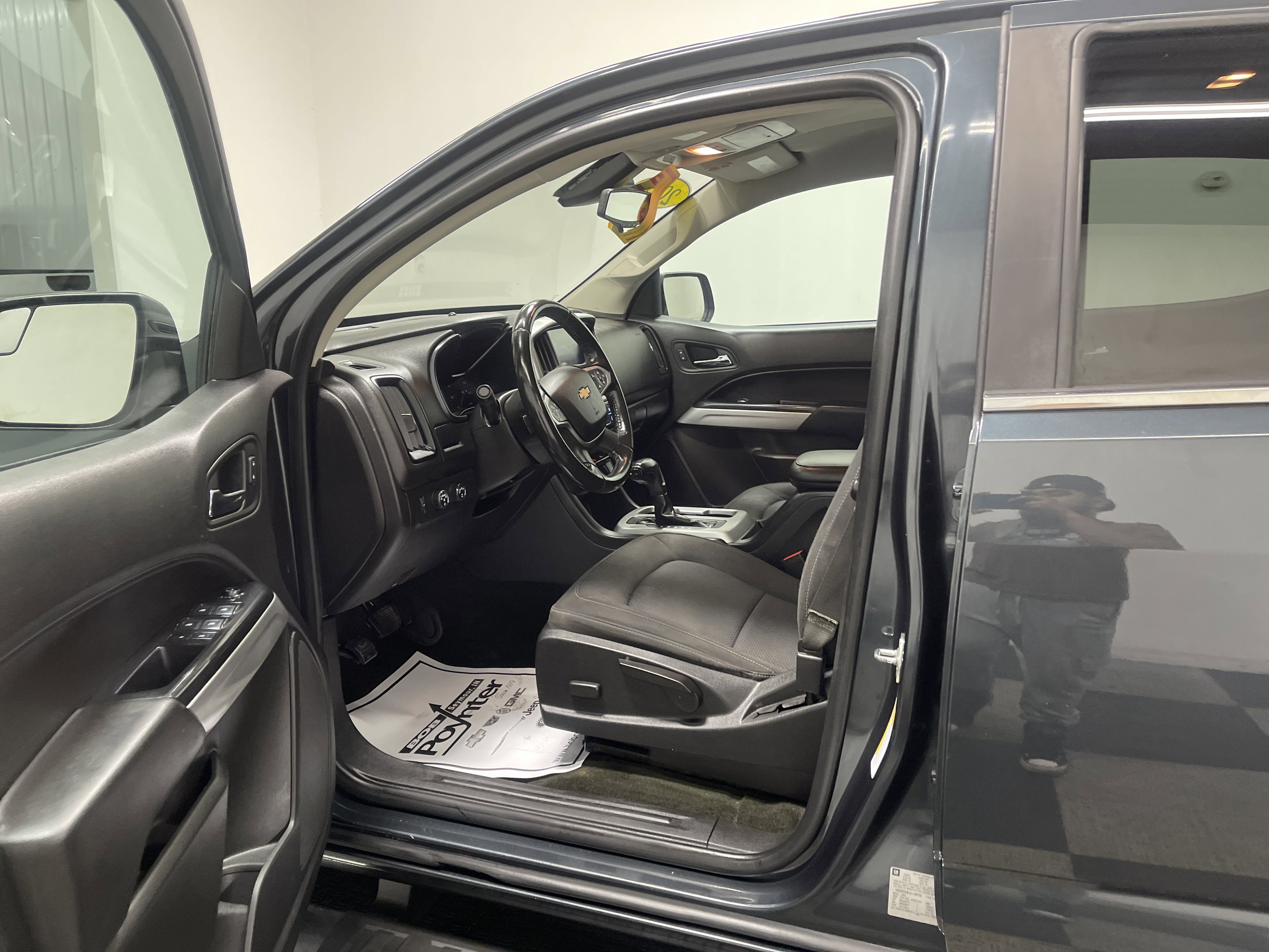 Used 2018 Chevrolet Colorado LT w/ LT Convenience Package image 9