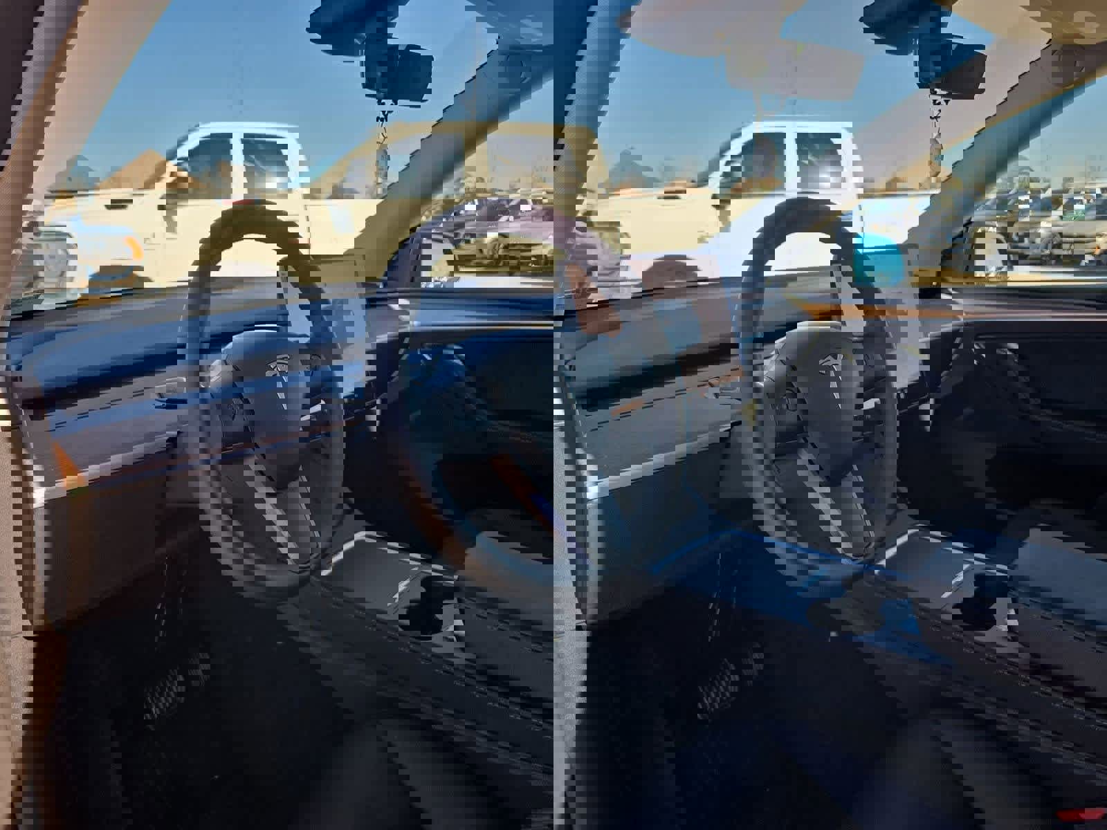 Used 2023 Tesla Model Y Long Range image 2