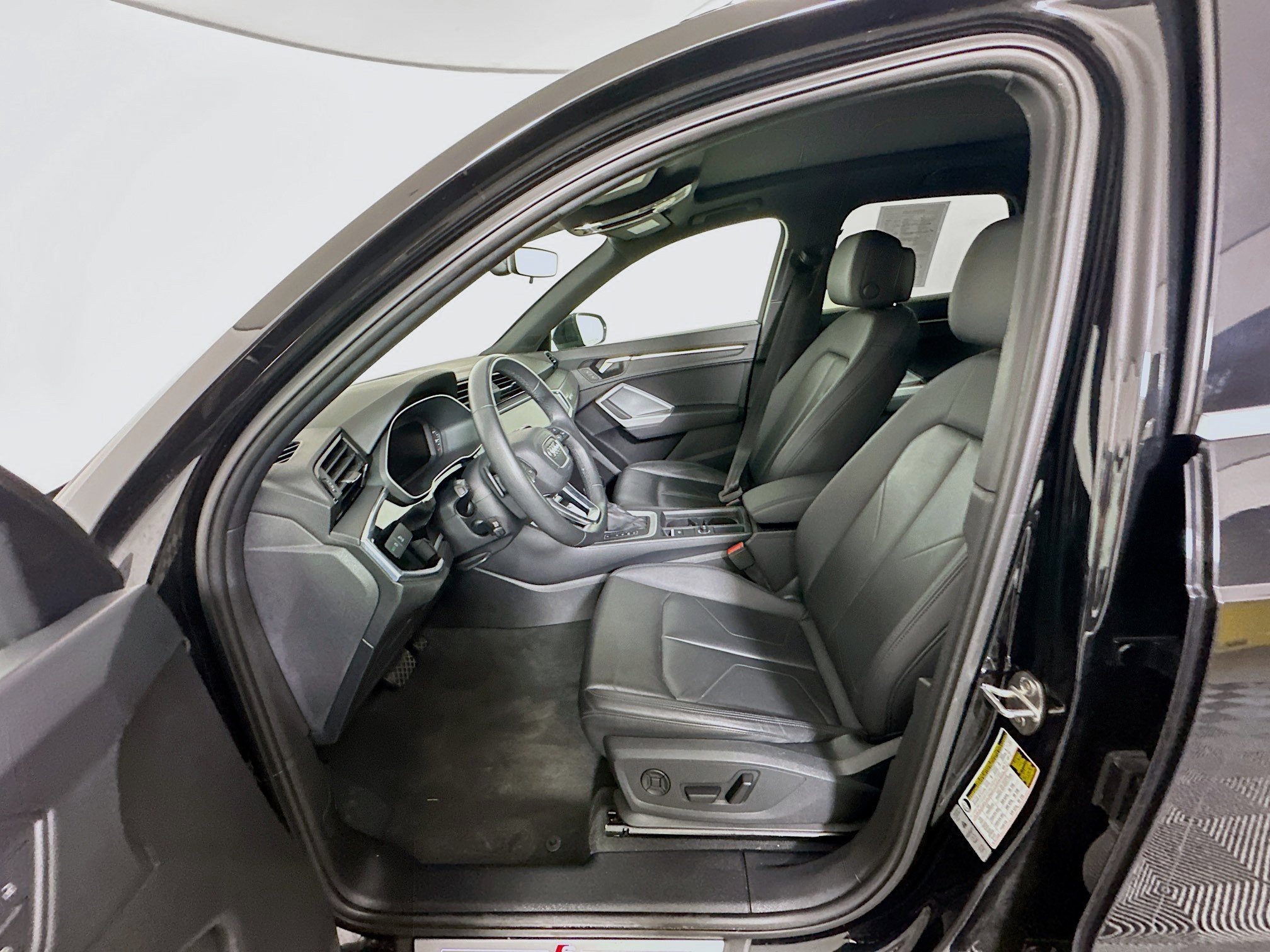 Used 2025 Audi Q3 2.0T Premium AWD/4WD image 13