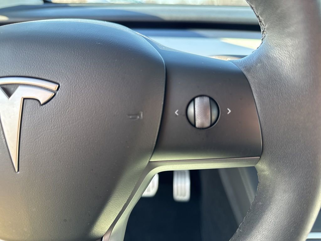 Used 2022 Tesla Model Y Performance image 18