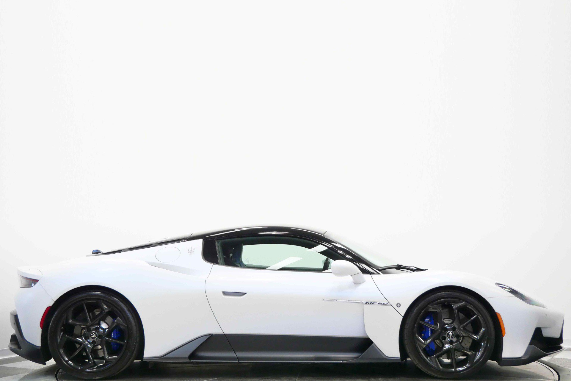 Used 2023 Maserati MC20 Coupe RWD image 2