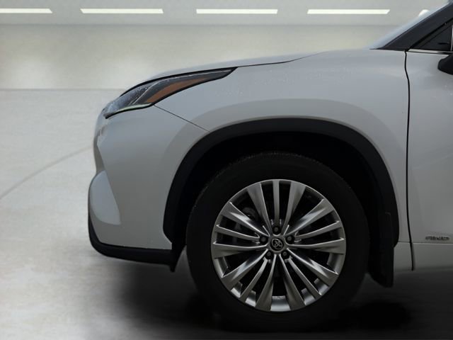 Used 2025 Toyota Highlander Platinum image 14