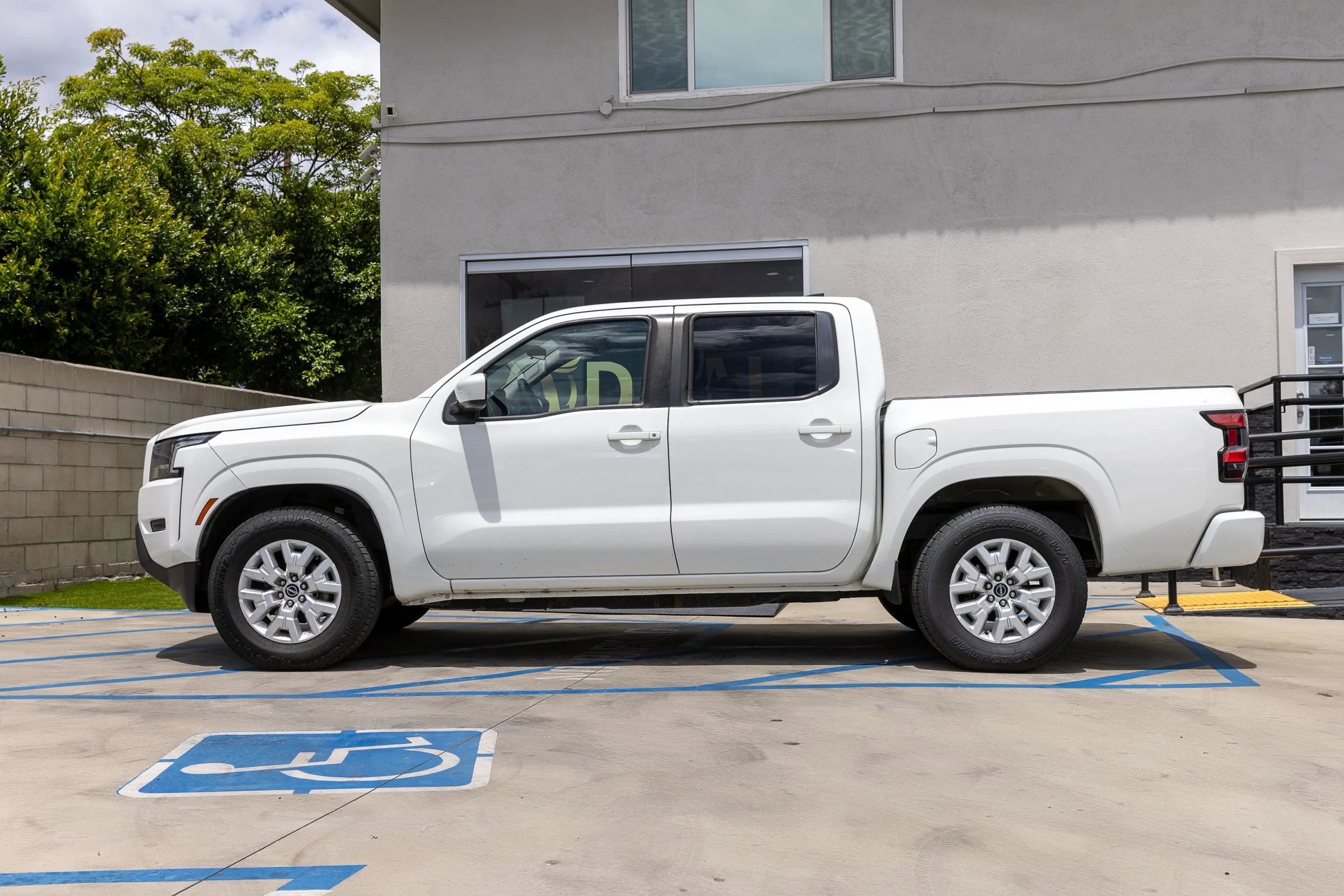 Used 2022 Nissan Frontier SV RWD image 9