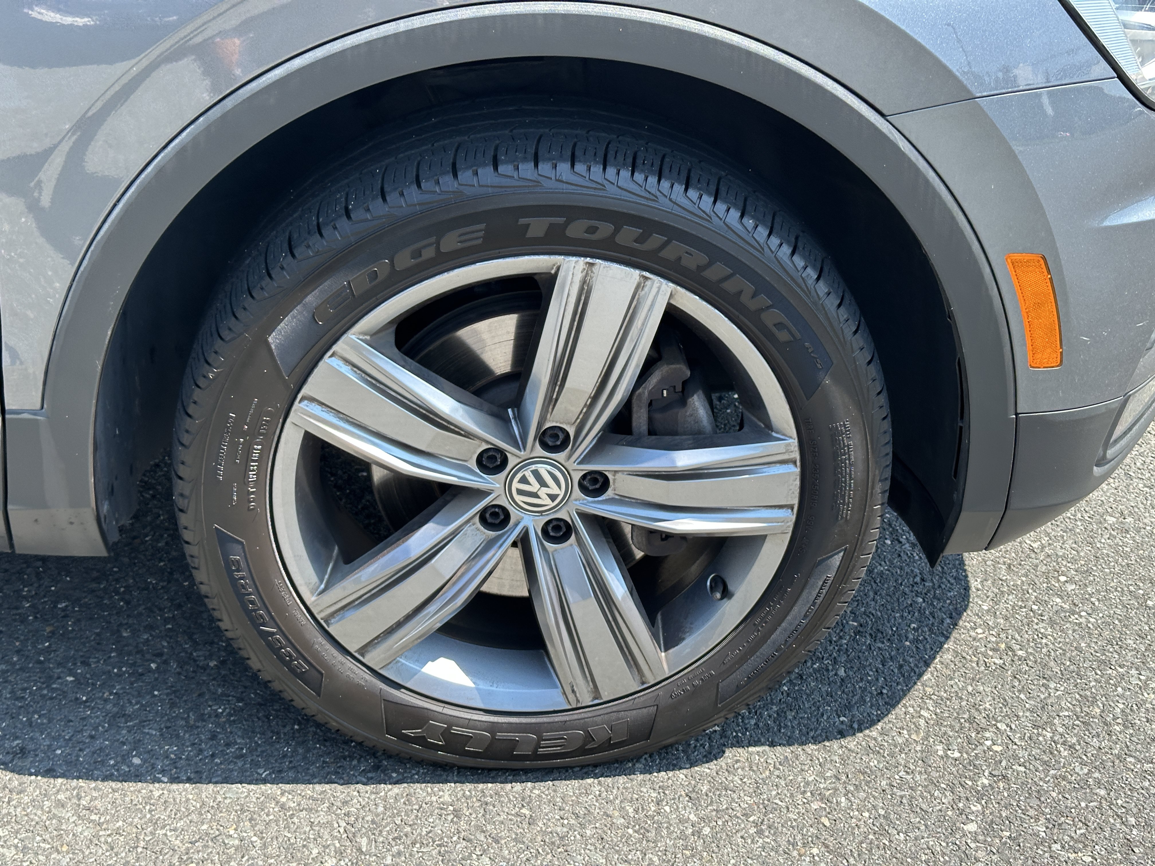 Used 2020 Volkswagen Tiguan SEL AWD/4WD image 22